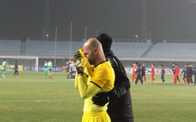 Thủ môn Ahmed Basil khóc nức nở sau khi U23 Iraq thua U23 Việt Nam.